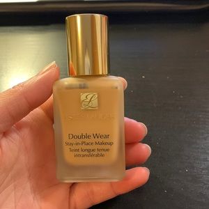 Estée Lauder Double Wear Foundation in Fawn